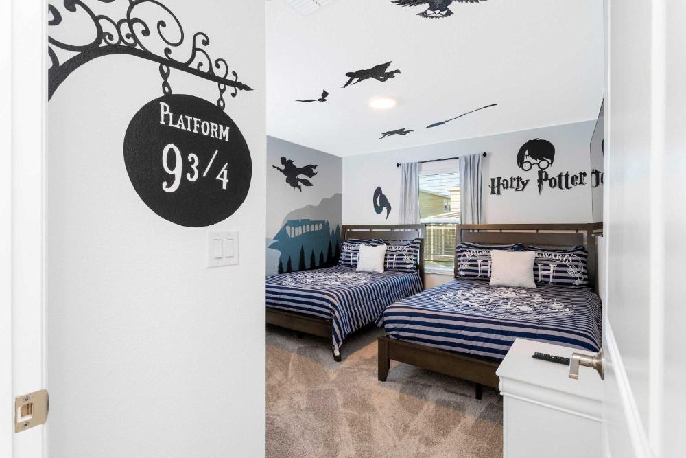Splendid 4 Bd w/ Pool Close to Disney @ Champions Gate 1006
